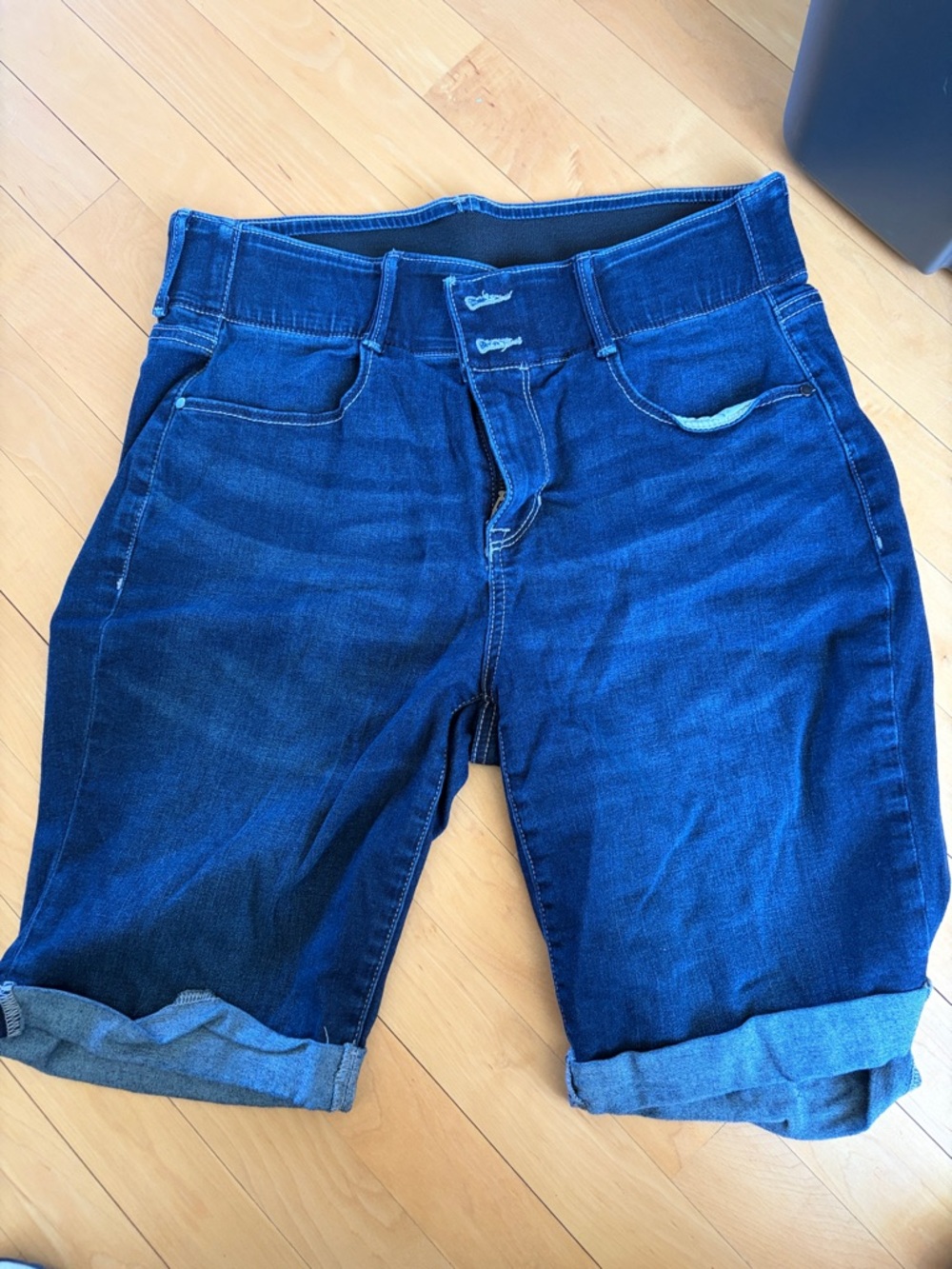Apt. 9 Medium Blue Denim Shorts with Elastic Waistband